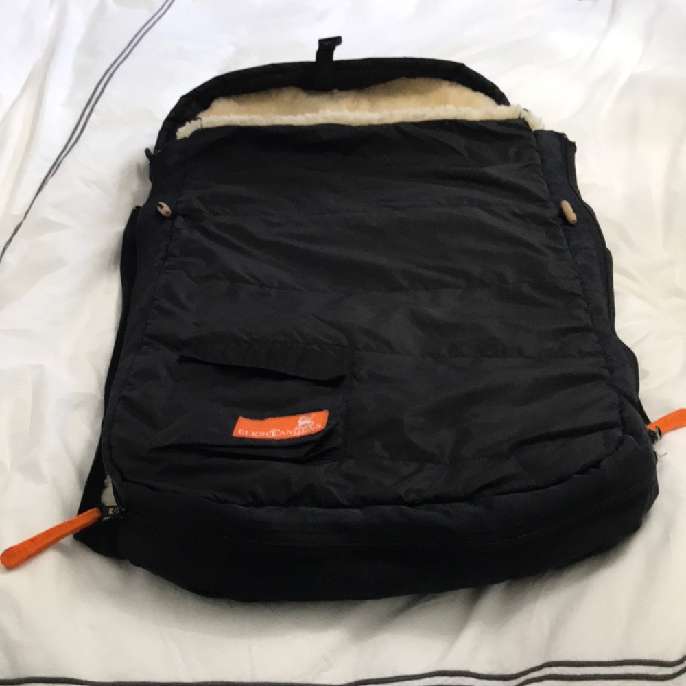 Elks & Angels Snuggle Pod